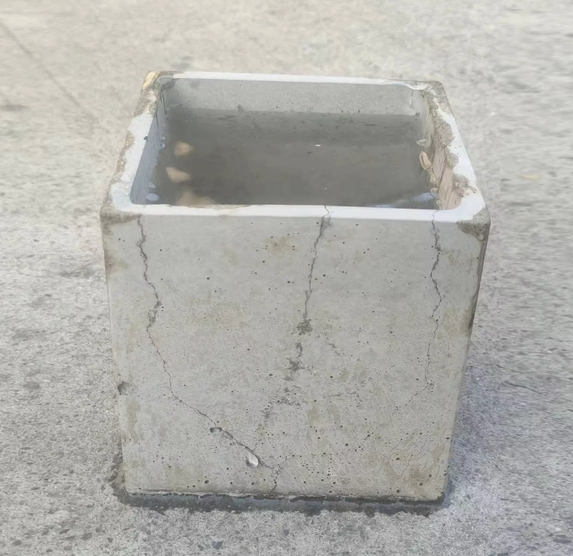 杜渗泰裂缝自修复实验-水池破裂渗水
